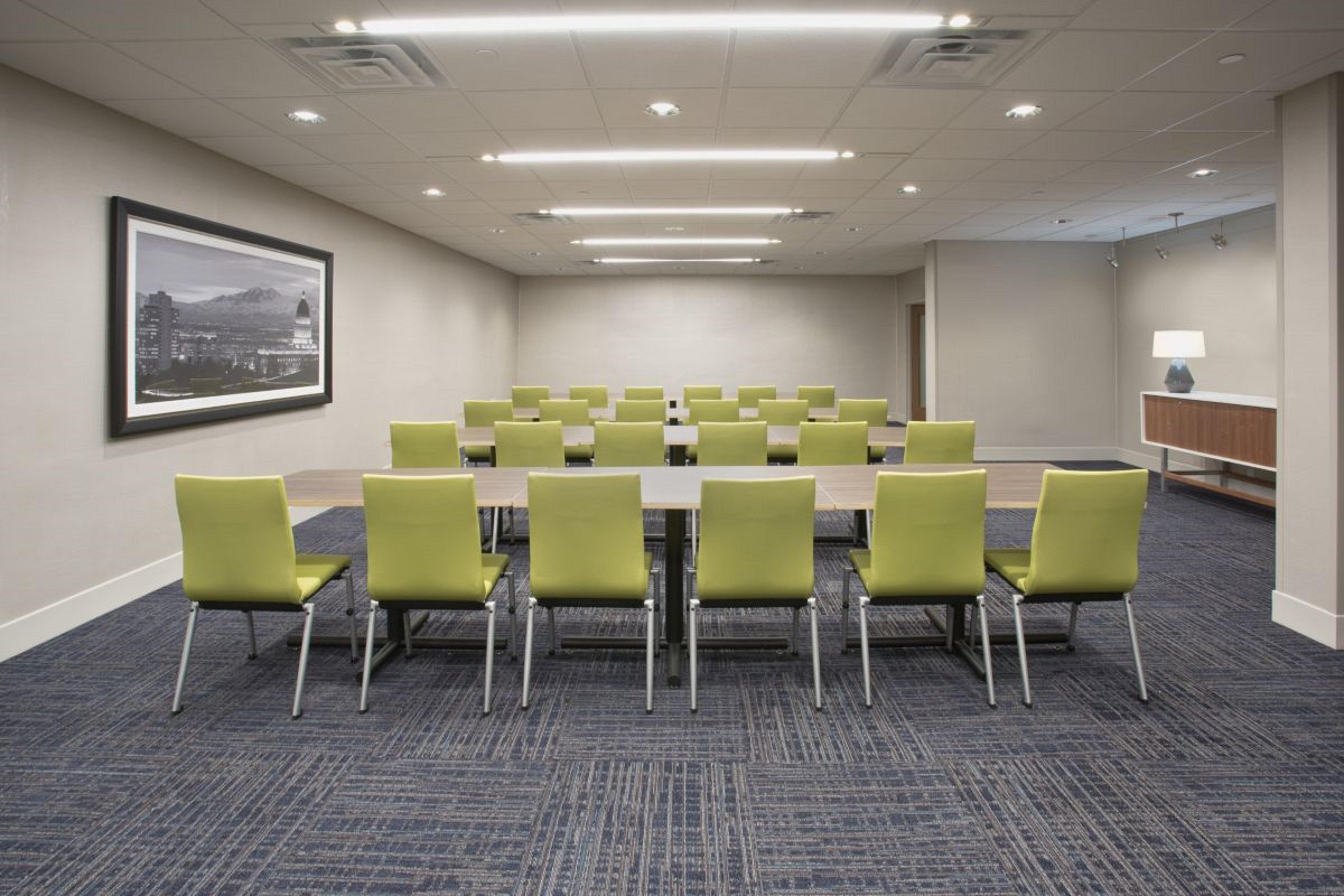 Holiday Inn Express & Suites - Kingfisher, An Ihg Hotel Buitenkant foto